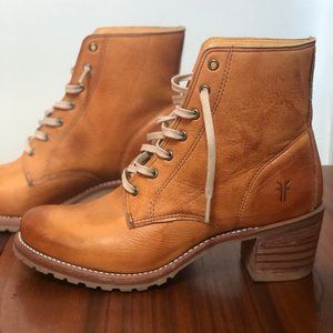 Frye Sabrina 6G Lace Up Boots